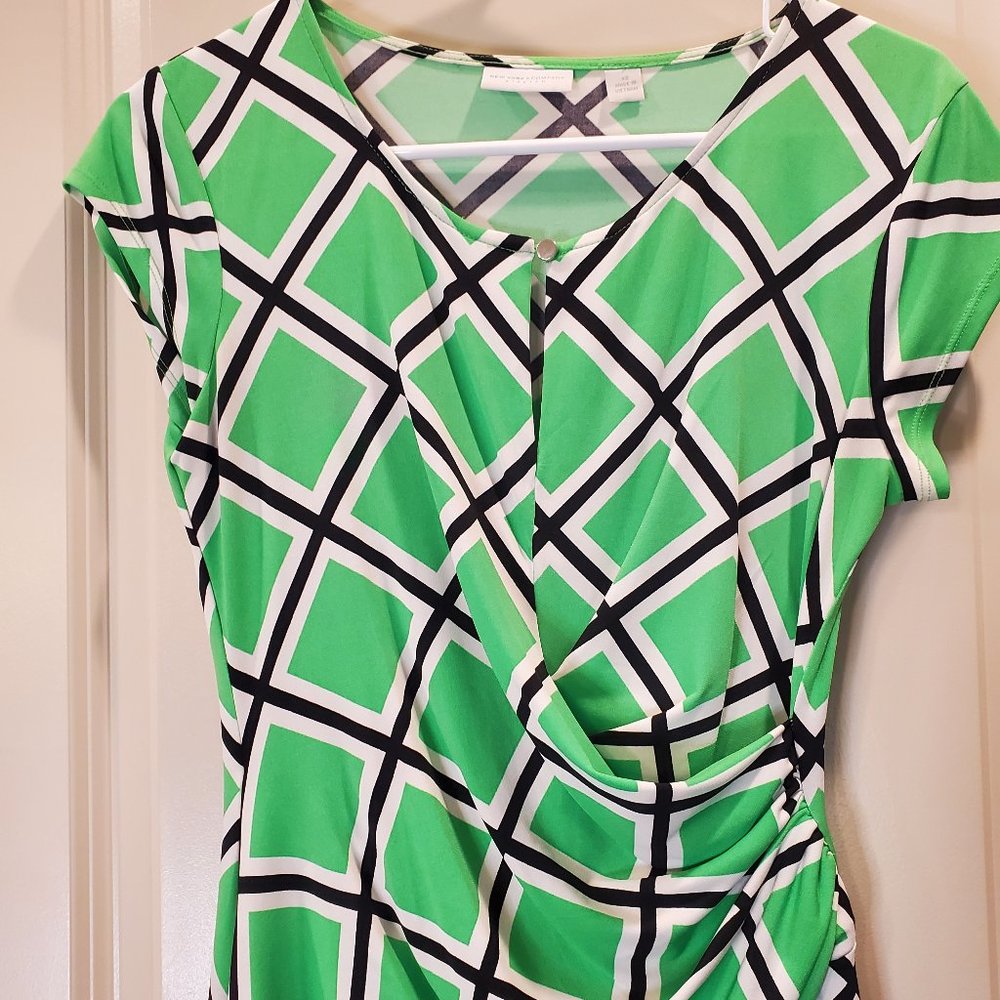 Green Patterned Side Ruched Dress - Picture 2 of 4
